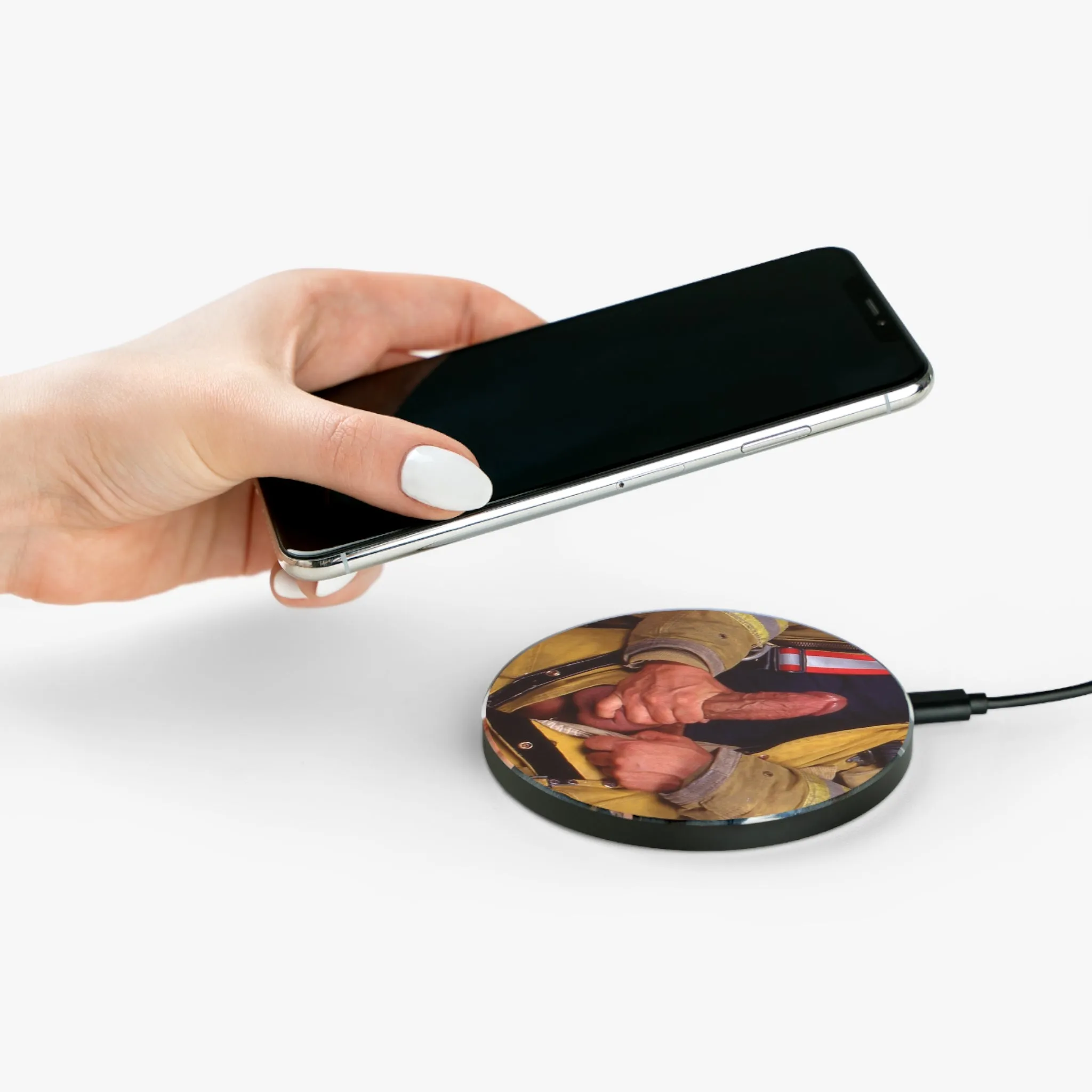 HOSE Wireless Charger by CHUCK X CULTUREEDIT