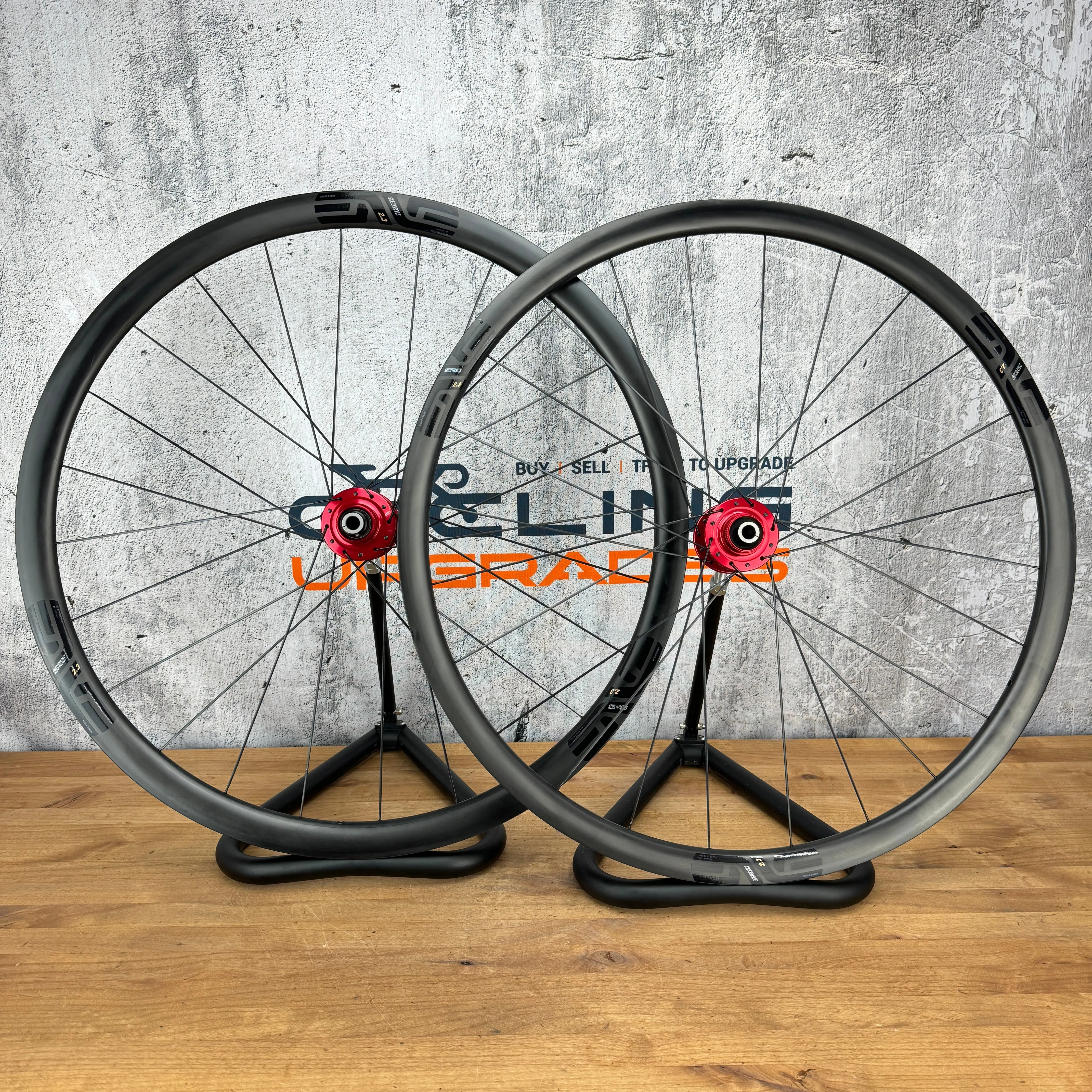 Low Mile! Enve SES 2.3 Hookless Tubeless Carbon Red Chris King R45 Wheelset 700c